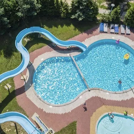 2000 - Kampeerhut * Osecna