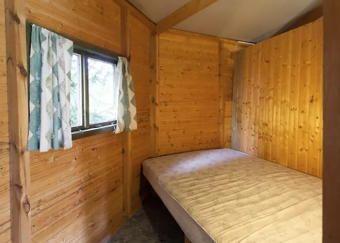 2000 - Kampeerhut Alpesi faház Osečná